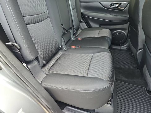 Used 2017 Nissan Rogue SV FWD image 18