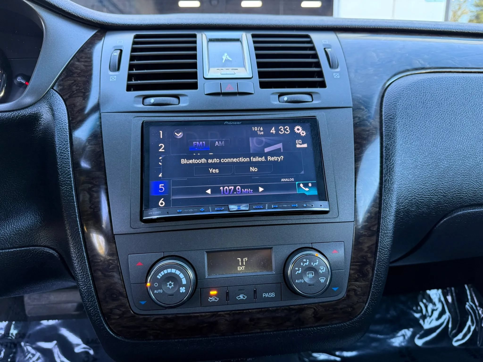 Used 2011 Cadillac DTS FWD image 36