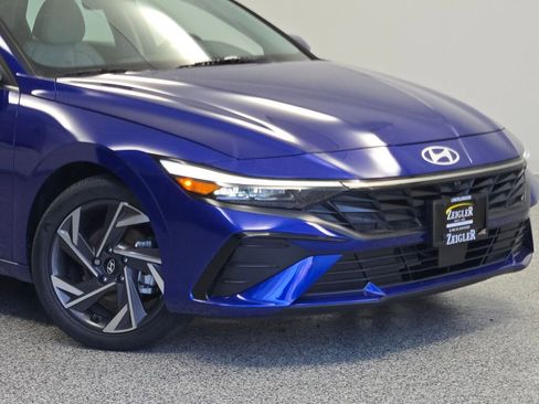 Used 2024 Hyundai Elantra Limited image 2