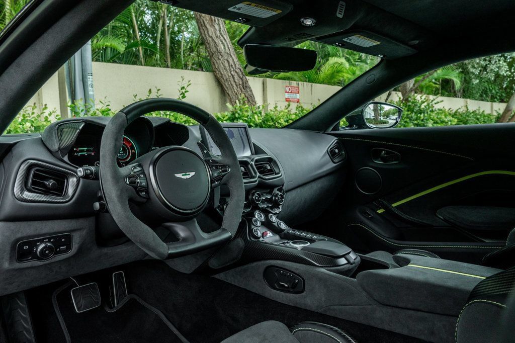 Used 2023 Aston Martin V8 Vantage Coupe RWD image 16