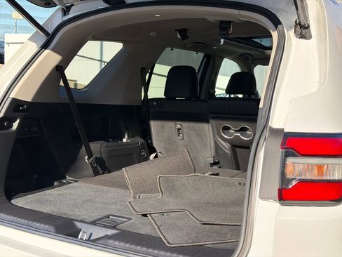 Used 2023 Honda Pilot Touring image 8