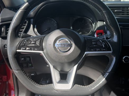 Used 2017 Nissan Rogue SV AWD/4WD image 18
