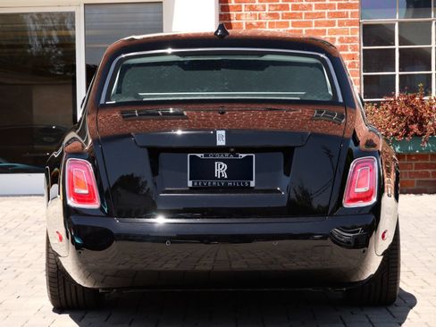 Certified 2022 Rolls-Royce Phantom Extended Wheelbase w/ The Phantom Package RWD image 41