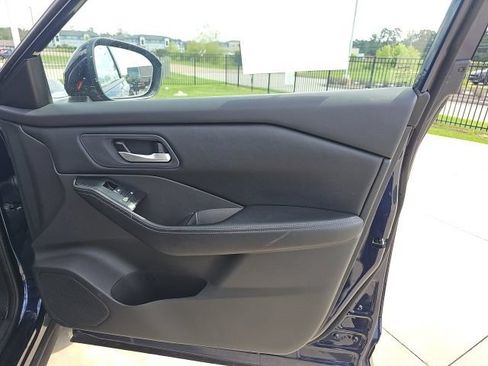 Used 2025 Nissan Rogue SV FWD image 18