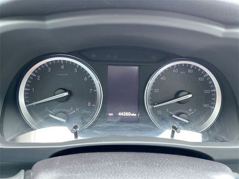 Used 2018 Toyota Highlander XLE image 12