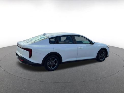 Used 2025 Kia K4 LXS image 15