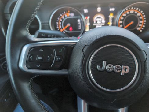 Used 2021 Jeep Gladiator Overland w/ Popular Equipment Package AWD/4WD image 11