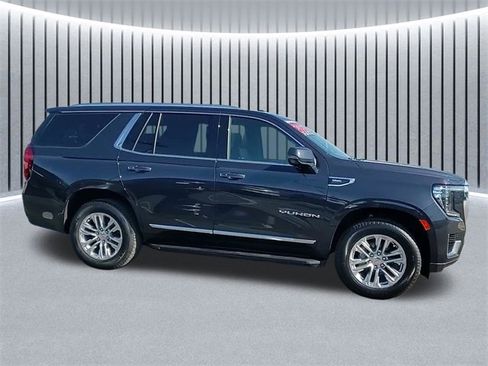 Used 2023 GMC Yukon SLT w/ SLT Premium Package image 2