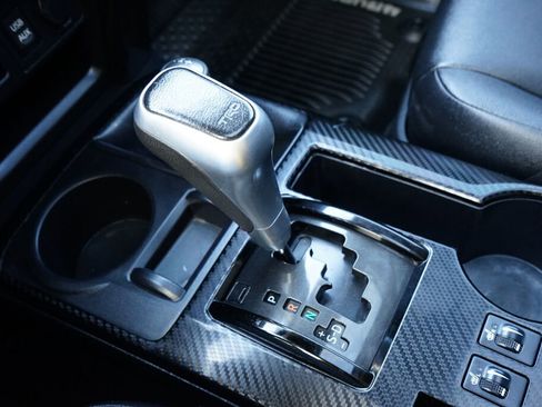 Used 2018 Toyota 4Runner TRD Off-Road image 17