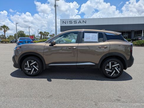Certified 2025 Nissan Kicks SV FWD image 7