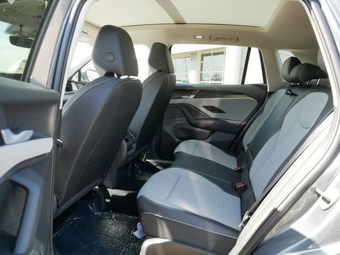 New 2026 Volkswagen Tiguan SE AWD/4WD image 8