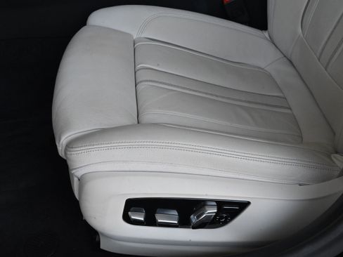 Used 2020 BMW 530i w/ Convenience Package RWD image 27