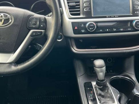 Used 2018 Toyota Highlander XLE image 22