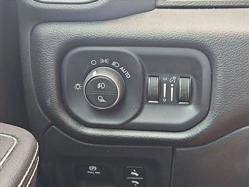 Used 2024 RAM 1500 Laramie AWD/4WD image 21