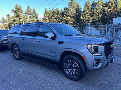 Used 2024 GMC Yukon XL AT4 w/ Technology Package AWD/4WD image 3