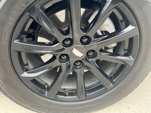 Used 2022 Cadillac XT4 Luxury w/ Cold Weather Package image 12