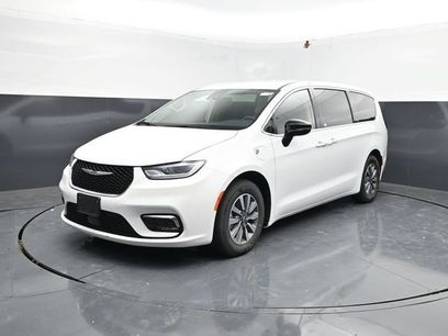 Used 2024 Chrysler Pacifica Limited