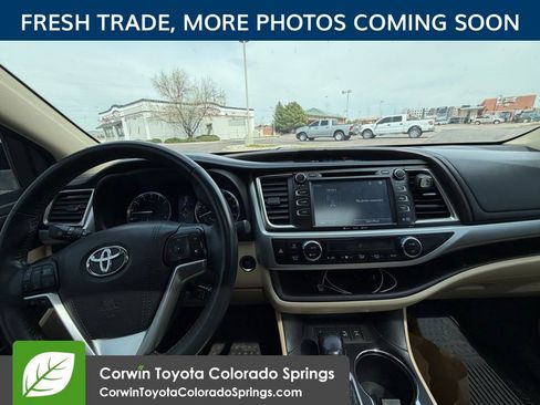 Used 2016 Toyota Highlander XLE w/ Four Season Floor Mat Package image 13