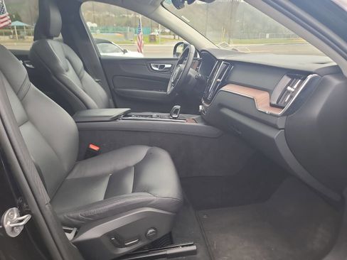 Used 2023 Volvo XC60 B5 Plus image 20