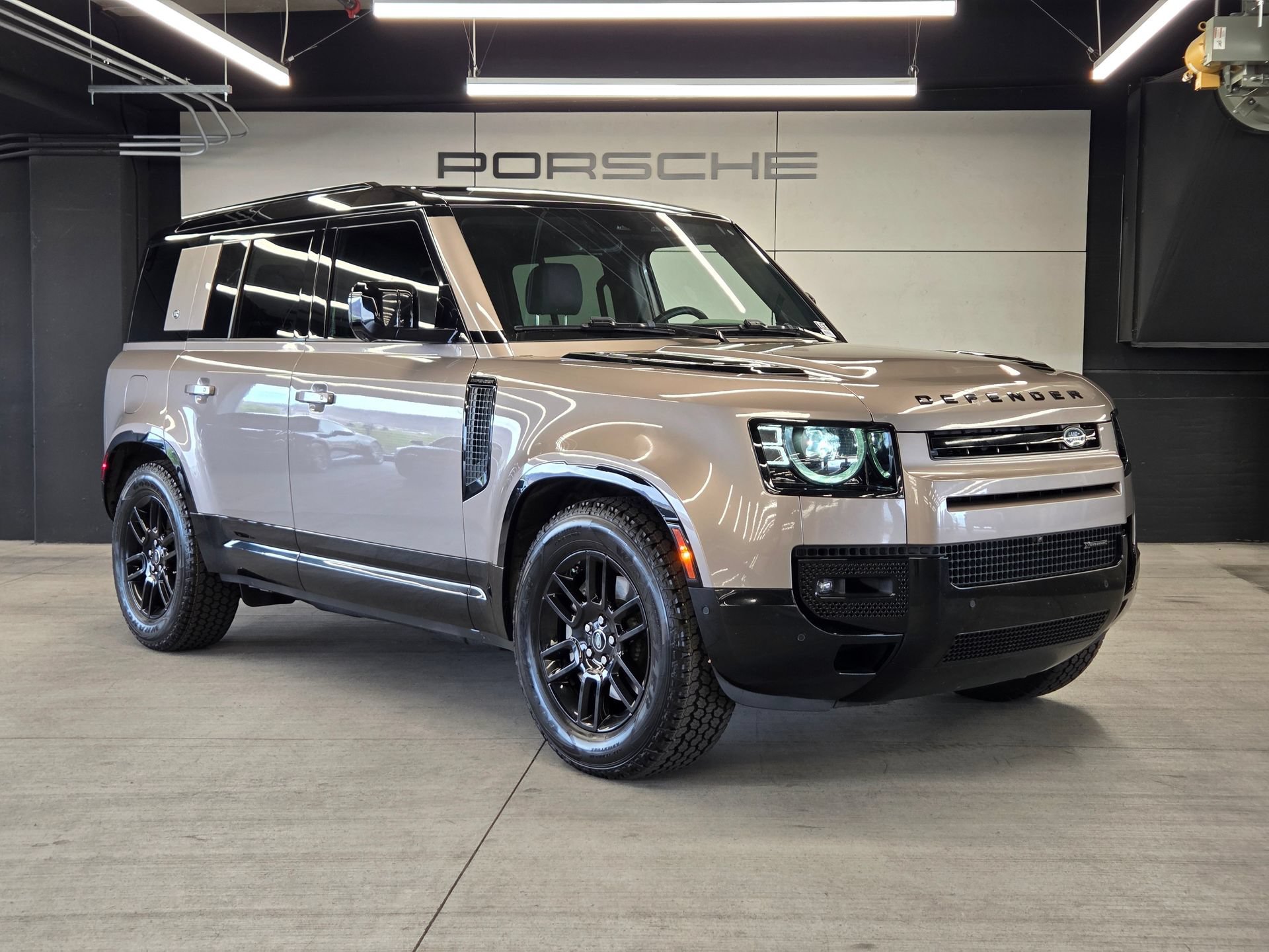 Used 2023 Land Rover Defender 110 X-Dynamic SE AWD/4WD image 30