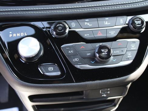 New 2026 Chrysler Pacifica Select image 23