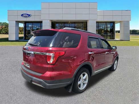 Used 2019 Ford Explorer XLT w/ Equipment Group 201A FWD image 4