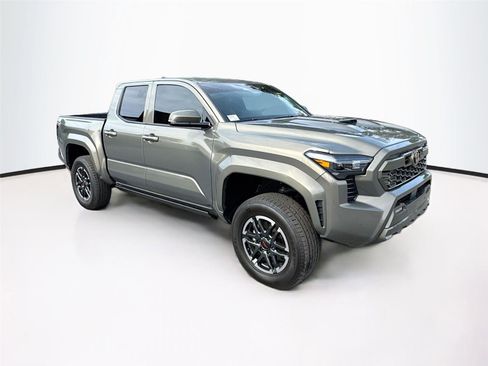 Used 2024 Toyota Tacoma TRD Sport w/ TRD Sport Upgrade Package image 7