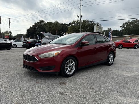 Used 2017 Ford Focus SE image 1
