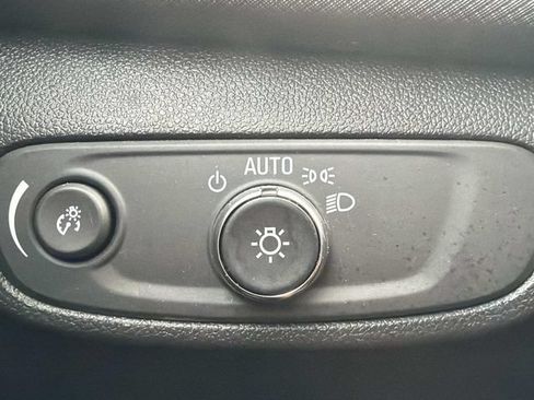 Used 2025 Chevrolet TrailBlazer LT AWD/4WD image 18