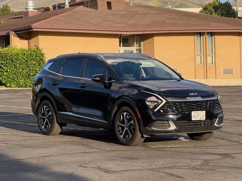 Used 2023 Kia Sportage EX AWD/4WD image 3
