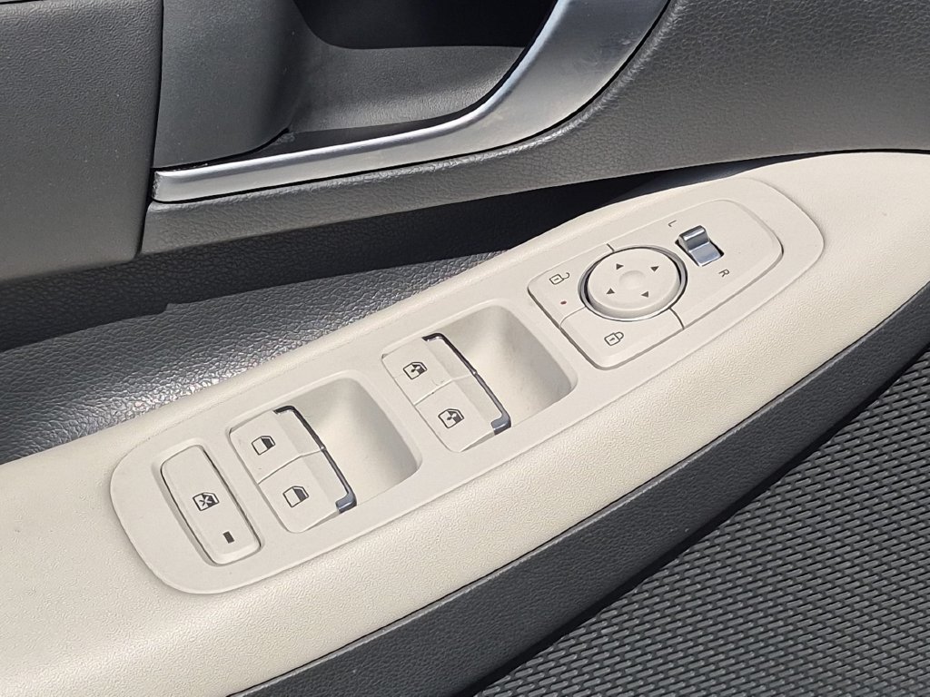 Used 2025 Hyundai Sonata SEL FWD image 13