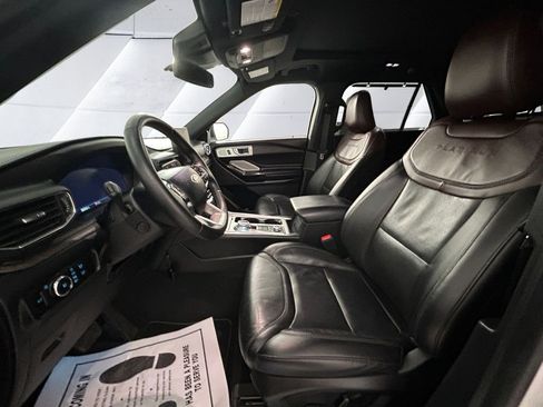 Used 2023 Ford Explorer Platinum w/ Technology Package AWD/4WD image 7