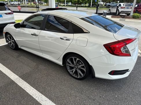 Used 2019 Honda Civic Touring image 6