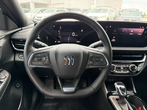Used 2025 Buick Envista Sport Touring w/ Convenience I Package FWD image 10
