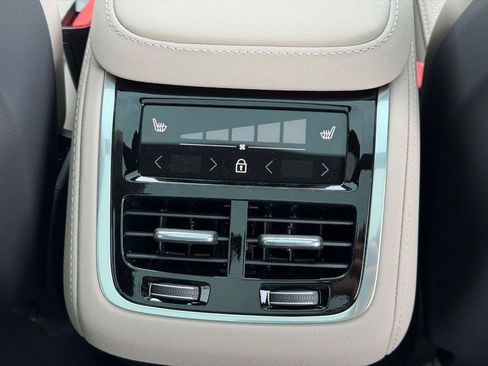 New 2026 Volvo XC90 B5 Core image 9