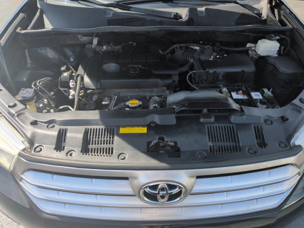 Used 2013 Toyota Highlander FWD w/ Cold Weather Pkg image 21