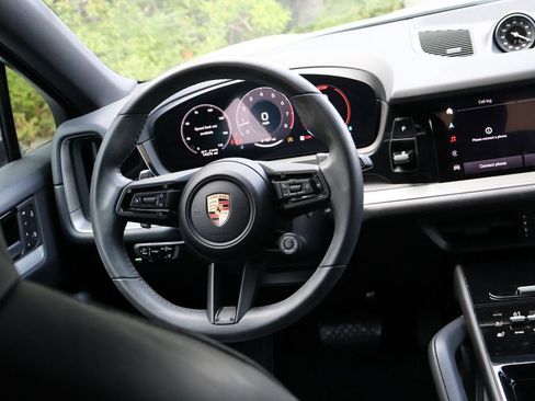 Used 2025 Porsche Cayenne Coupe AWD/4WD image 19