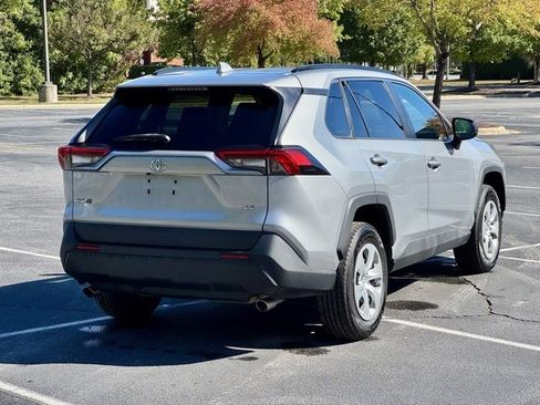 Used 2021 Toyota RAV4 LE image 7
