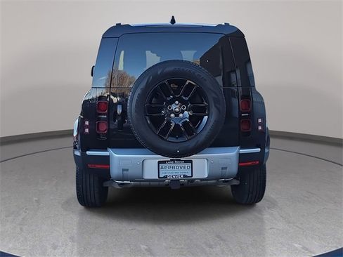 Used 2025 Land Rover Defender 90 S image 7