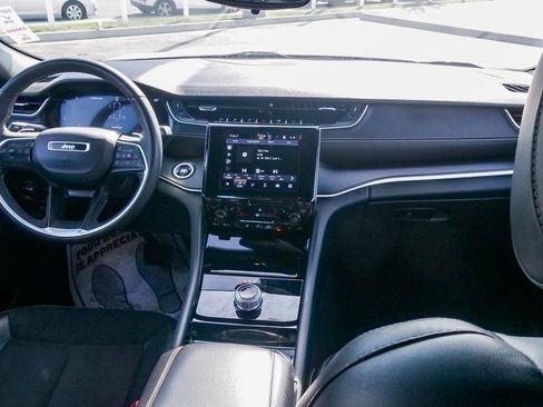 Used 2023 Jeep Grand Cherokee L Laredo image 11