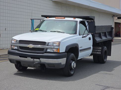 Used 2004 Chevrolet Silverado 3500 4x4 Regular Cab w/ Snow Plow Prep Package image 2
