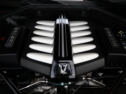 Used 2019 Rolls-Royce Dawn RWD image 34