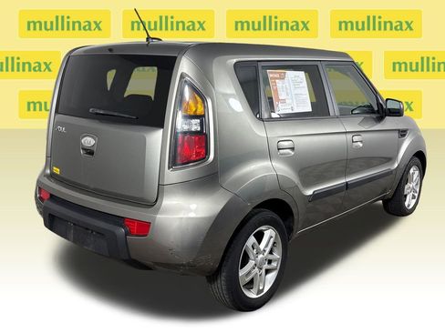 Used 2010 Kia Soul + FWD image 4