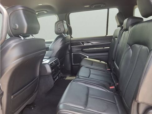 Used 2023 Jeep Wagoneer Series III w/ Preferred Equipment Group RWD image 9