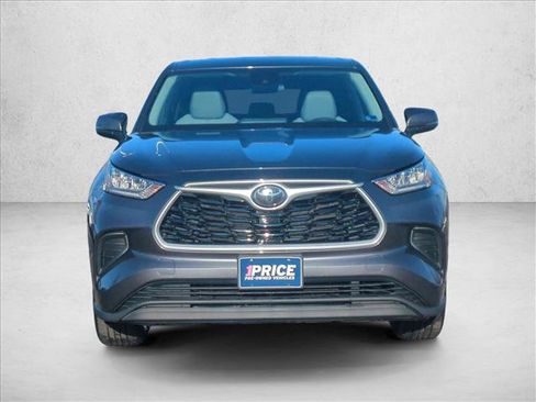 Used 2020 Toyota Highlander L image 2