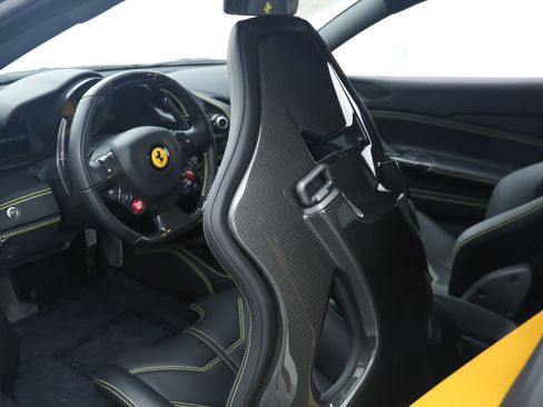 Used 2017 Ferrari 488 GTB RWD image 25