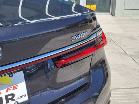 Used 2022 BMW 740i RWD image 11