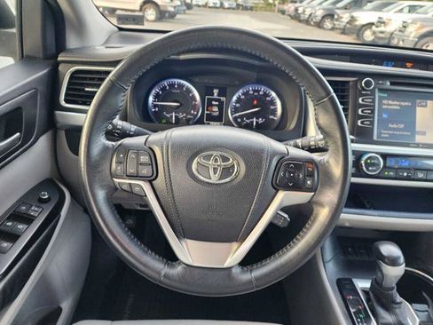 Used 2014 Toyota Highlander XLE AWD/4WD image 22