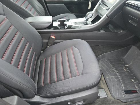 Used 2015 Ford Fusion SE image 25