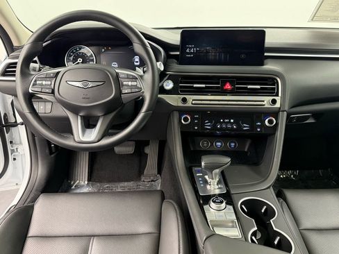 Used 2025 Genesis G70 2.5T image 34